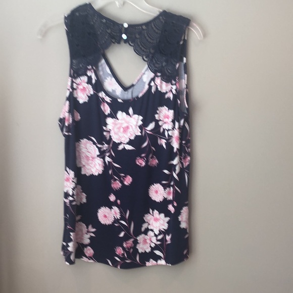 Too - Picture 3 of 3